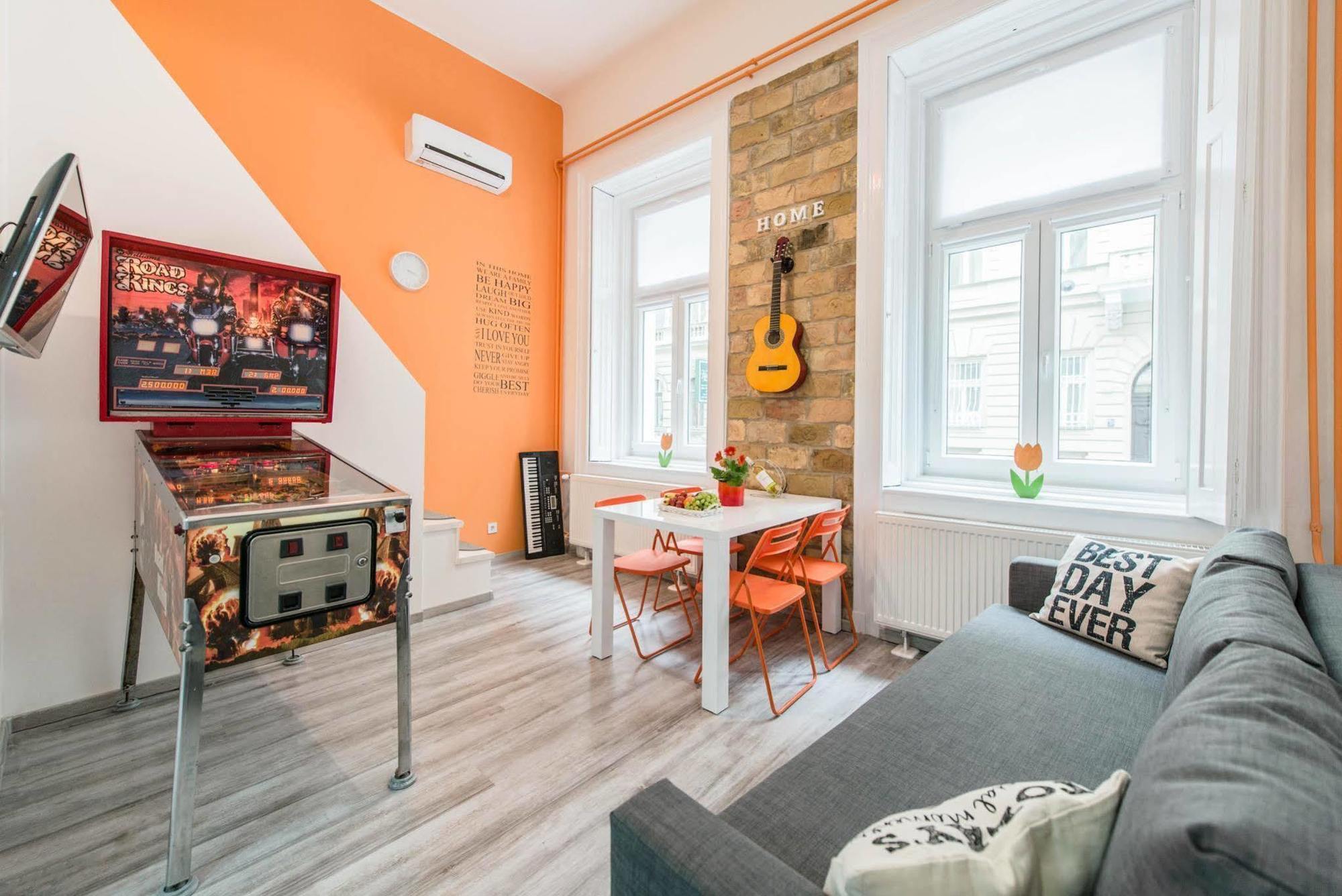 Happy Home Pop - Apartment With Free Pinball Machine Budapeste Exterior foto